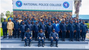 Ba Ofisiye bato 45 basoje amahugurwa bibutswa kuba bandebereho kubo bayobora