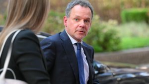 U Buholandi: Abaminisitiri babiri beguye kubera Israel