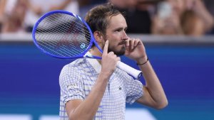 Tennis: Daniil Medvedev yaciwe arenga ibihumbi 42$ kubera imyitwarire mibi