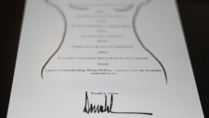 White House yamaganiye kure iby'ibaruwa bivugwa ko Trump yandikiye Epstein