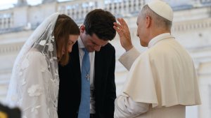 Papa Léon XIV yasohoye iteka rivuga ku mubare w'abo umugabo cyangwa umugore agomba gushyingiranwa na bo