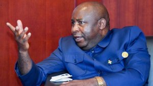 Perezida Ndayishimiye yikomye abanga kumugira inama bagamije ko ayobora nabi