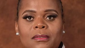 Afurika y'Epfo:Minisitiri yasabye abanyeshuri b'abakobwa 'gufungura ibitabo bagafunga amaguru'