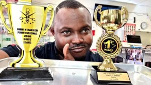 Umurundi wogoshaga imisatsi mu nkambi z'impundi asigaye abyigisha muri kaminuza zo muri Amerika 