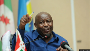 Perezida Ndayishimiye yiyemeje guhana abapolisi bamunzwe na ruswa ku kibuga cy'Indege n'abahohotera abantu