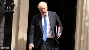 Boris Johnson aregura nk'umukuru w'ishyaka ariko agume kuyobora kugeza ku muhindo [Yavuguruwe]