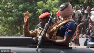 Umutegetsi wa gisirikare wahiritswe yemeye kuva ku butegetsi ku neza