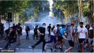 Polisi n'abigaragmbya bakozanyijeho i Marseille mu kavuyo gakomeje mu Bufaransa