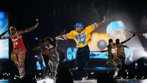 Afurika y'Epfo: Chris Brown yacanye umucyo mu gitaramo cyabanjirijwe n'induru