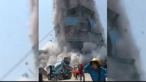 Bangkok: Inyubako y'amagorofa 30 yagwiriye abantu 43 [Amafoto]