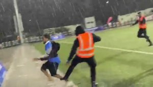 Polisi yataye muri yombi 'umusekirite' wahohoteye umufana ku kibuga