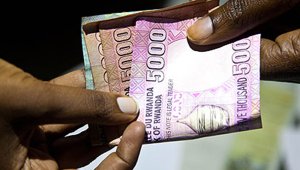 Kuki Abanyarwanda basabwa ruswa kuri serivisi zitangirwa ubuntu, bakaryumaho?