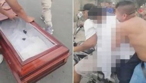 Bahisemo gutwara umurambo w'inshuti yabo kuri moto mu rwego rwo kumusezera