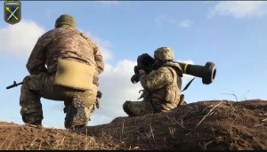 Ingabo za Ukraine zagaragaye zigerageza ibisasu bya karahabutaka hafi y'Uburusiya