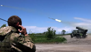 Uburusiya bwemeje ko US 'irimo kongera lisansi ku muriro' kubera rokete zirasa kure ishaka koherereza Ukraine 