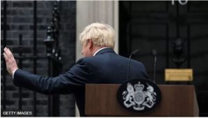 Abazasimbura Boris Johnson weguye ku mirimo ye batangiye kwigaragaza 