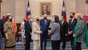 Ubushinwa buragirwa inama yo kutarakazwa n'itsinda ry'America muri Taiwani