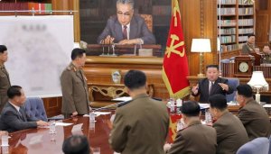 Koreya ya Ruguru: Kim Jong un yirukanye uyobora ingabo anateguza intambara