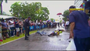 Umukinnyi usiganwa ku magare yagonze umugore we wamufotoraga atsinze bose barakomereka