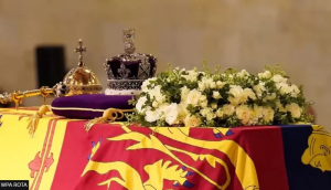 Yatawe muri yombi nyuma yo gusatira isanduku y'Umwamikazi Elizabeth II