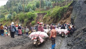 Ubu kwerekeza Kampala unyuze Cyanika ntibishoboka kubera imvura yangije umuhanda n'u Rwanda