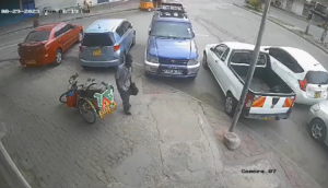 Umugabo wagenderaga mu kagare k'abamugaye kandi ari muzima yafashwe ari kwiba 