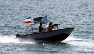 Ingabo za Iran zavuze ko zarashe ubwato bwa Amerika