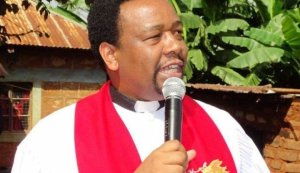 Paiteri Migwi yarahiriye kutazigera asezeranya abageni mugihe umukwe atarigeze abona isura y'umugeni nta Birungo yisize