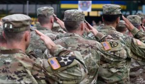 Abasirikare ba USA bambariye uruganda bajya gutabara Ukraine