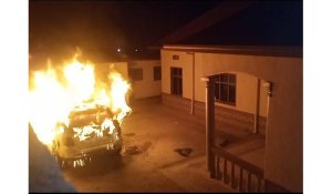 Kicukiro: Imodoka yari iparitse mu rugo yafashwe n'inkongi irashya irakongoka