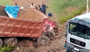 Ya kamyo yabuze feri ku Kinamba yahitanye abana 3 bavukana 