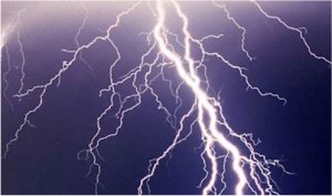 Rusizi: 3 barimo umunyeshuri bakubiswe n'inkuba, umwe arapfa