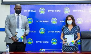 Umuyobozi wa Paris wasuye u Rwanda yasinye amasezerano y'Ubufatanye n'umujyi wa Kigali [AMAFOTO]