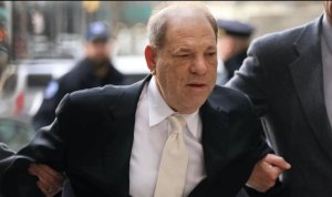 Kizigenza muri Sinema Harvey yakatiwe indi myaka 16 nyuma yo guhamwa n'ibyaha byo gufata ku ngufu