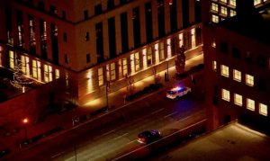 Umugabo yinjiye mu rukiko arasa amasasu menshi