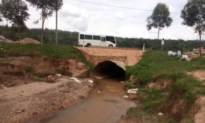 Huye-Nyamagabe: Barishimira ko iteme ryari rigiye gutwarwa n'ibiza ryasanwe