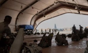 Niger:Nyuma yo kwinangira igihe, Ingabo z'Abafaransa zatangiye kuzinga zitaha