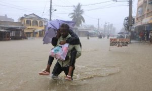 Imvura idasanzwe yahagaritse ubuzima i Nairobi kubera imyuzure yateje