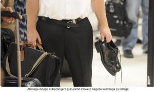 Gukuramo inkweto ngo usakwe ku kibuga cy'indege muri America ntibikiri itegeko