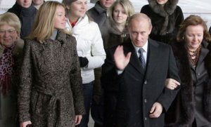 Vladimir Putin yahishuye ko babonye urukingo rwa Coronavirus rwageragerejwe ku mwana we