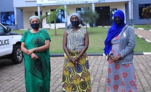 Ntibivugwaho rumwe! Police yerekanye abantu ba 3 bafungiye gukoza Isoni abanyamahanga-VIDEO