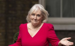 Umudepite mu Bwongereza yavumiye ku gahera Rishi Sunak nyuma yo kwegura