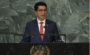 Perezida Andry Rajoelina wa Madagascar yeguye ngo abone uburyo bwo kongera kwiyamamaza