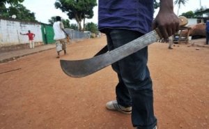 Gitifu yakijijwe n'amaguru ubwo Umuturage yazaga ku Mutema amusanze ku Biro bye