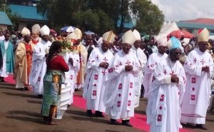 DRC:Abapadiri babyayebongeye kotswa igitutu cyo kureka inshingano bakajya kurera