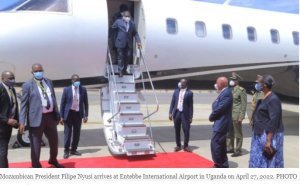 Perezida wa Mozambique Filipe Nyusi yageze muri Uganda mu ruzinduko rw'akazi