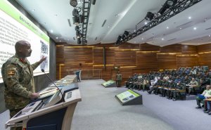 Inyigisho ya Gen Muhoozi kuri ba Ofisiye ba RDF