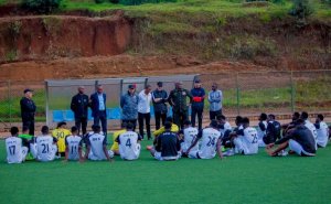 Maj. Gen. Nyakarundi yasuye APR FC mbere yo guhura na Rayon Sports