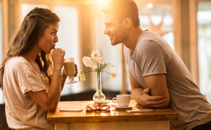 Amwe mu magambo abakobwa bakunze gukoresha mu gihe bashaka kubenga umusore