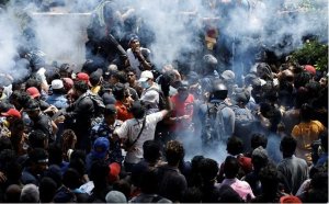 Imyigaragambyo muri Sri Lanka yaguyemo umuturage ,abandi barakomere